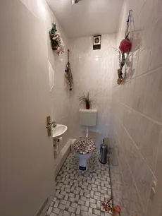 separates Gäste-WC