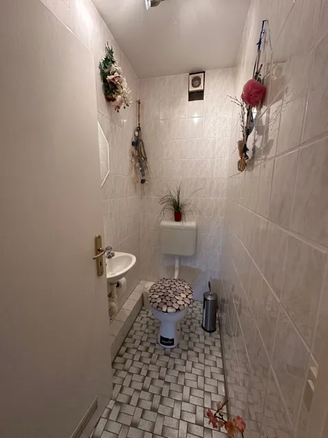 separates Gäste-WC