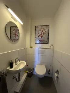 separates WC