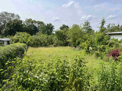 Moers-Stadt: Tolles, 747 m² großes Baugrundstück - angrenzend an den Moersbach