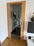Holztüren mit breitem Glaseinsatz