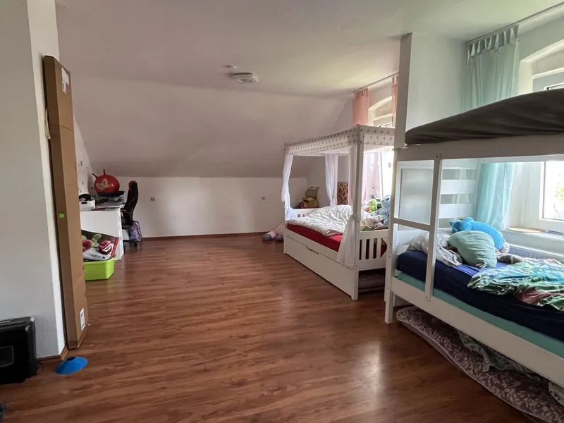 großes Kinderzimmer...