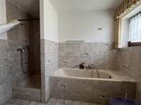 Wanne und Dusche