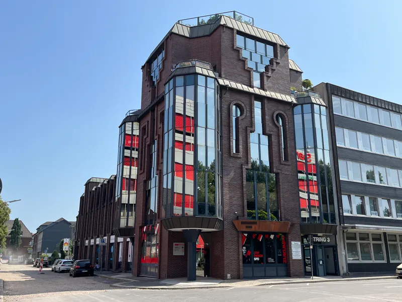 Modernes Wohn-/Geschäftshaus...