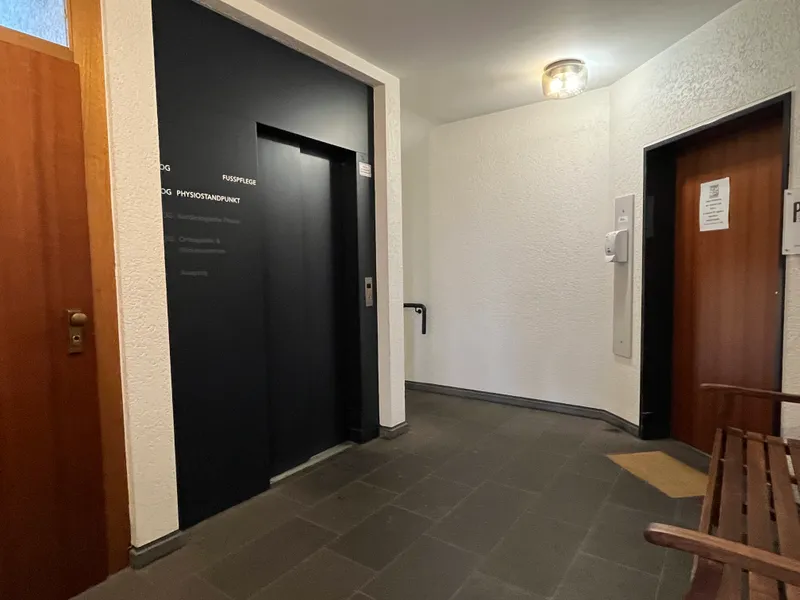 Vor der Eingangstür