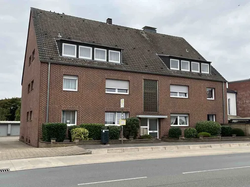Eine top Kapitalanlage: 10-Familienhaus mit Garagen in Moers-Asberg