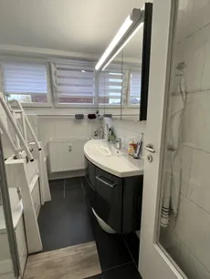 Bad mit Wanne...