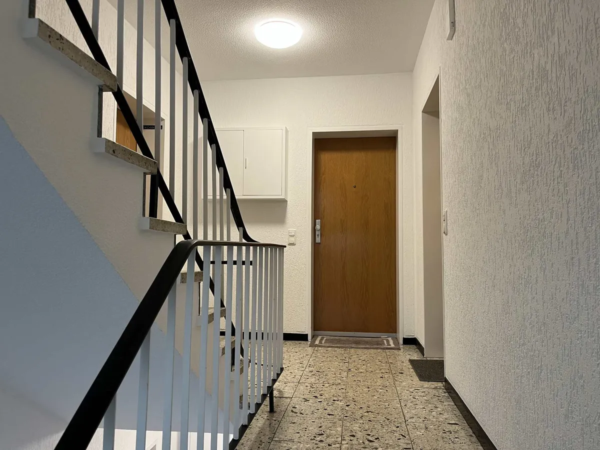 Blick ins gepflegte Treppenhaus