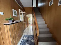 Eingangsbereich u. Treppenaufgang