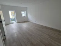 Beispielwohnraum mit offener Küche