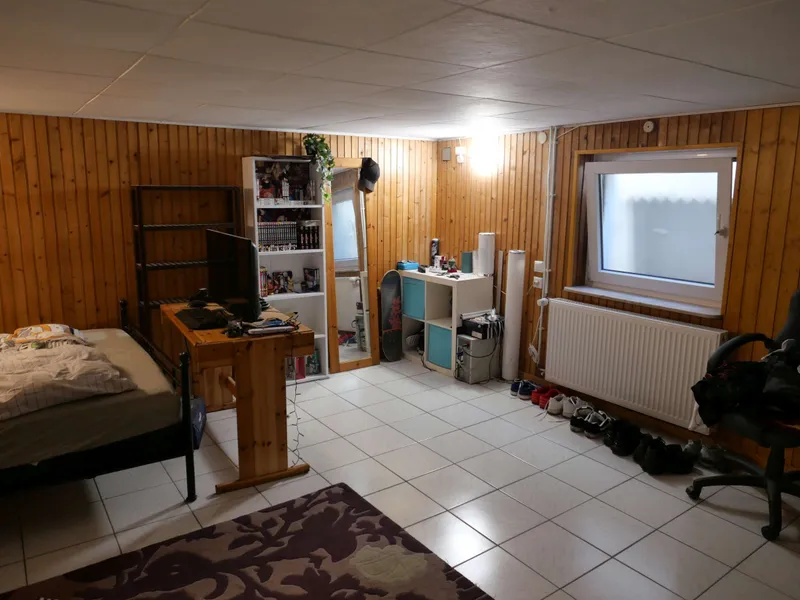 großer Kellerraum, aktuell als ...