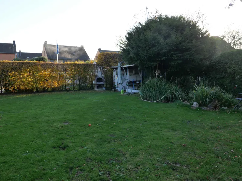 mit Gartenteich und Freisitz