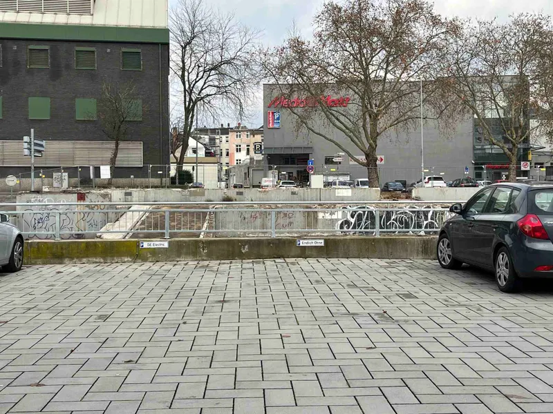 Pkw-Stellplatz direkt am Haus