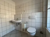 mit Tageslichtfenster