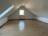 großes Gäste- oder Arbeitszimmer