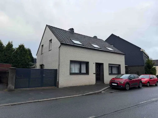 Freistehendes Einfamilienhaus in DU-Homberg/Grenze Moers mit Garage  und  Hobbyraum im Garten