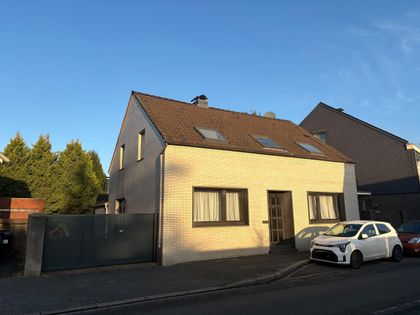 Jetzt neu: Haus zum Kauf in Duisburg