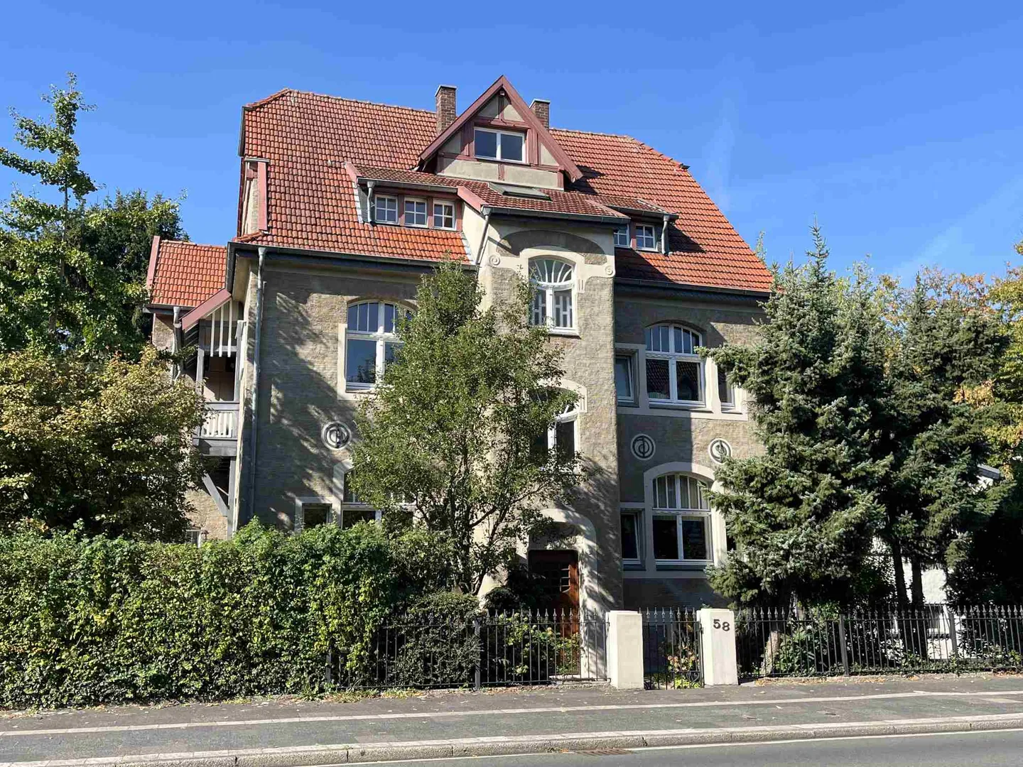 Traumhafte, frisch renovierte Maisonette-Wohnung mit modernem Charme und Flair