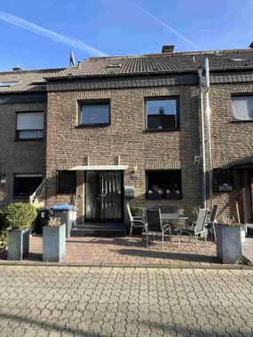 Jetzt neu: Haus zum Kauf in Moers