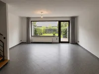 Wohnzimmer (mit KI aufgeräumt)