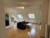 geräumiger Studioraum im DG