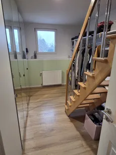 Ankleide/Treppe in den Spitzboden