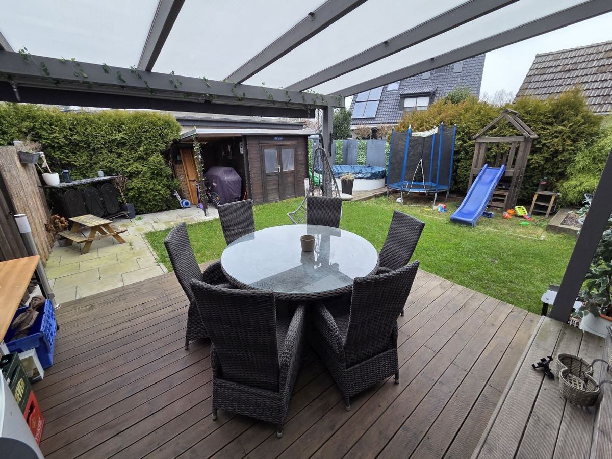 Terrasse mit Überdachung