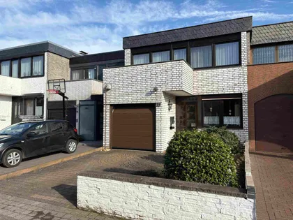 Jetzt neu: Haus zum Kauf in Moers