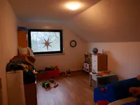 Elternschlafzimmer (z. Z. Kinderzimmer)