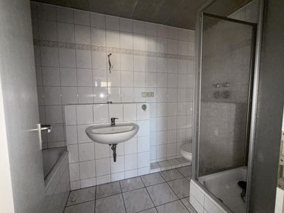 Badezimmer mit Dusche...