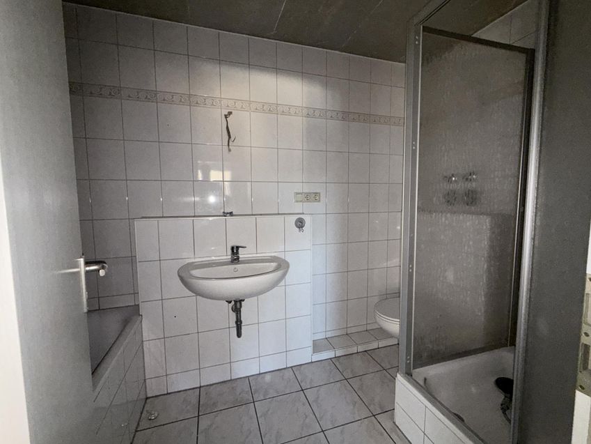 Badezimmer mit Dusche...