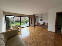 geräumiges Wohnzimmer...