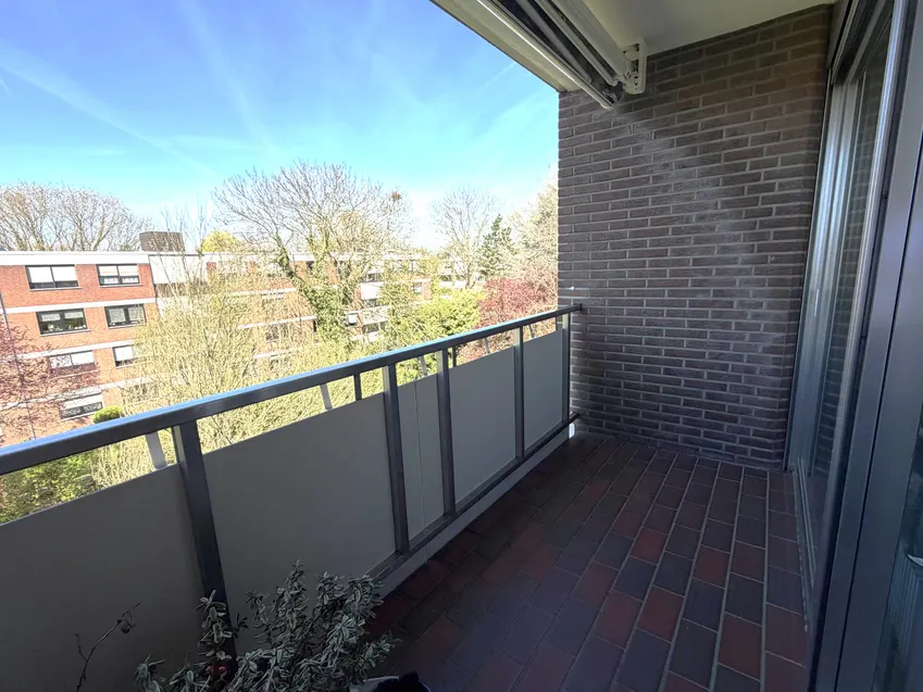 Loggia mit Markise und...