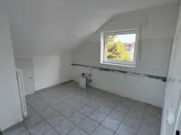 halboffene Küche mit Stauraum