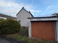 Garage und Stellplatz