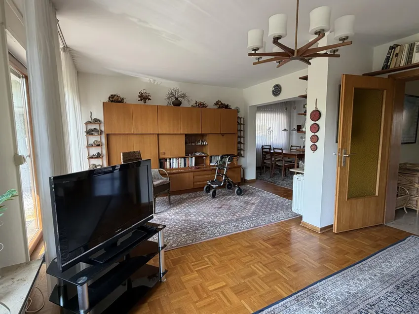 Geräumiges Wohnzimmer...