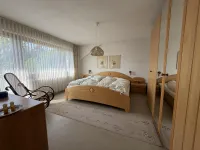 Schlafraum 1 mit Austritt auf den Balkon