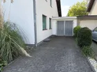 Garage und Stellplätze