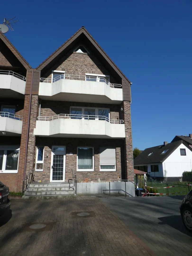 Schicke Maisonette-Wohnung mit großen Balkonen im Herzen von Neukirchen