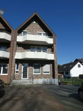 Schicke Maisonette-Wohnung mit großen Balkonen im Herzen von Neukirchen