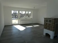 lichtdurchflutetes Wohnzimmer ...