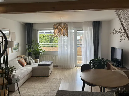 Moderne 2-Zi.-Maisonette-Wohnung mit Balkon und Klimaanlage im Zentrum