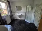 Hauptbad mit Dusche und...