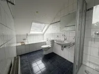 Badezimmer mit Wanne...