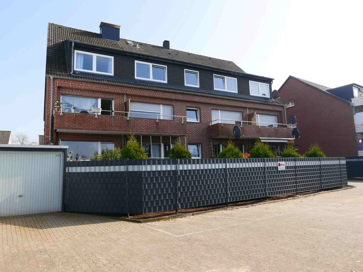 Moderne 2-Zimmer-Dachgeschoss-Wohnung mit Garage in Moers-Asberg