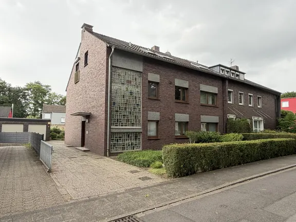 Zwei- bis Dreifamilienhaus in DU-Homberg