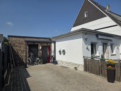 Jetzt neu: Haus zum Kauf in Moers