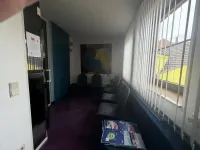 ... daneben der Wartebereich