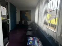 ... daneben der Wartebereich