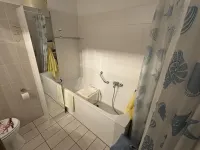 Badezimmer mit Wanne...